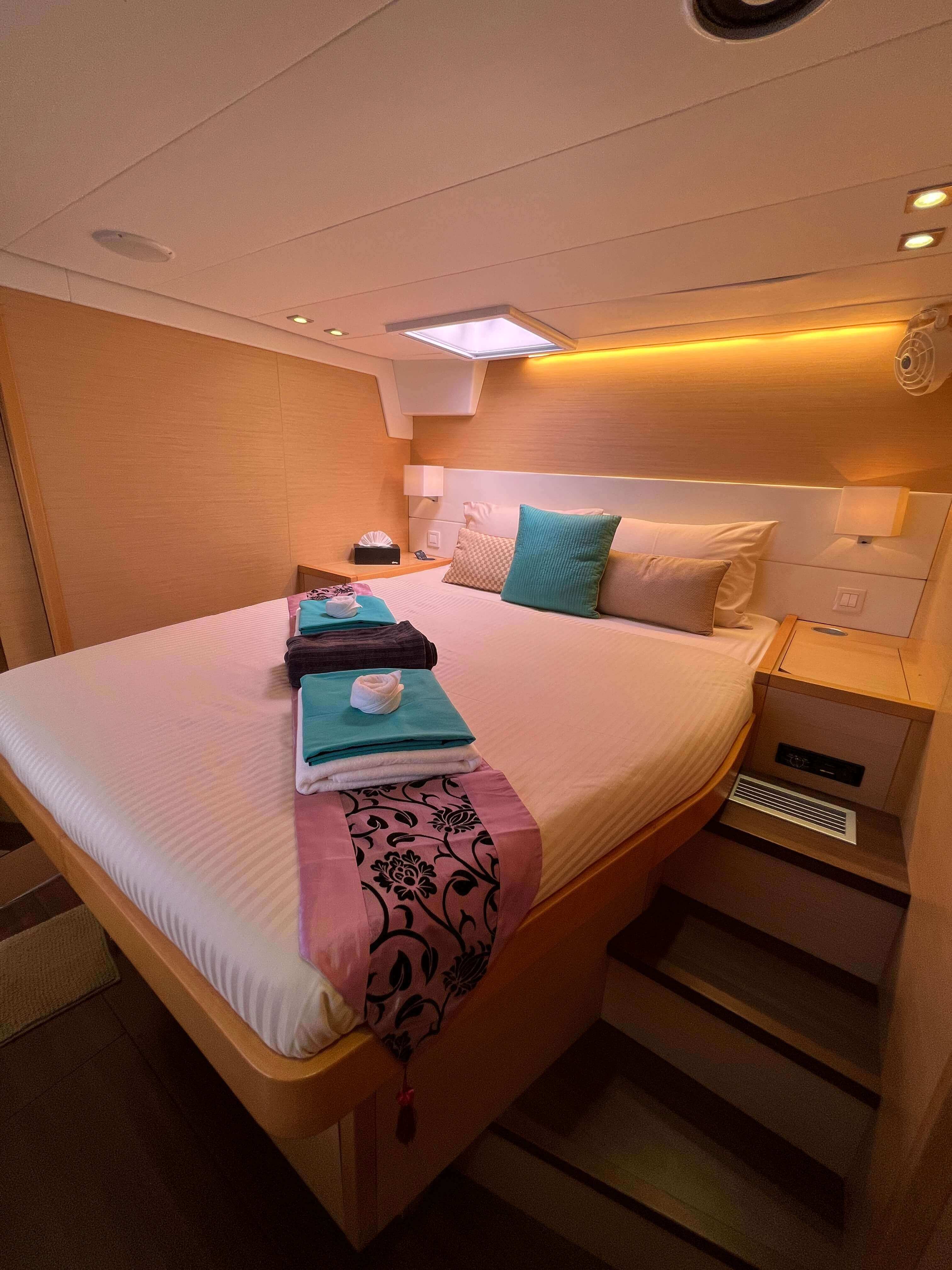 double bed cabin OOSEVEN