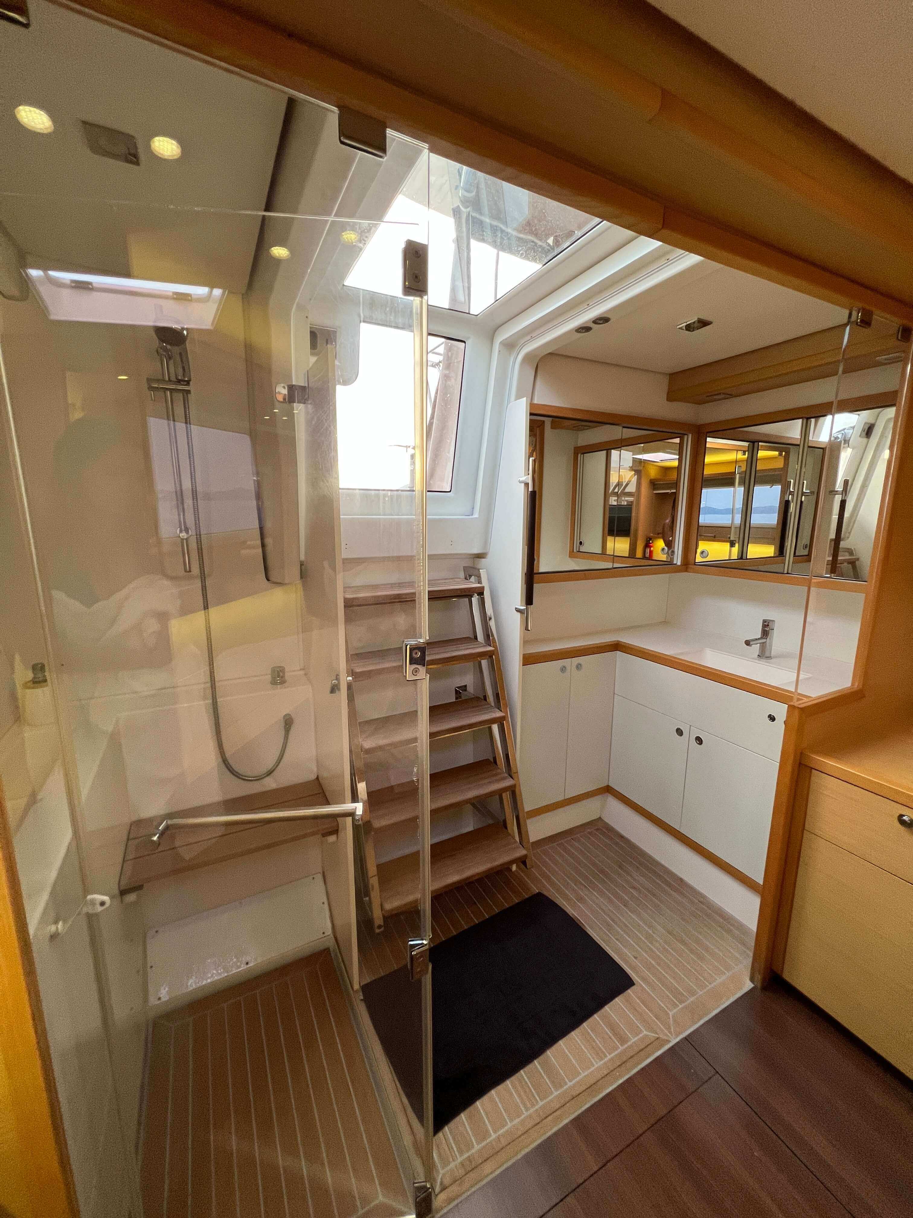 bathroom master cabin OOSEVEN