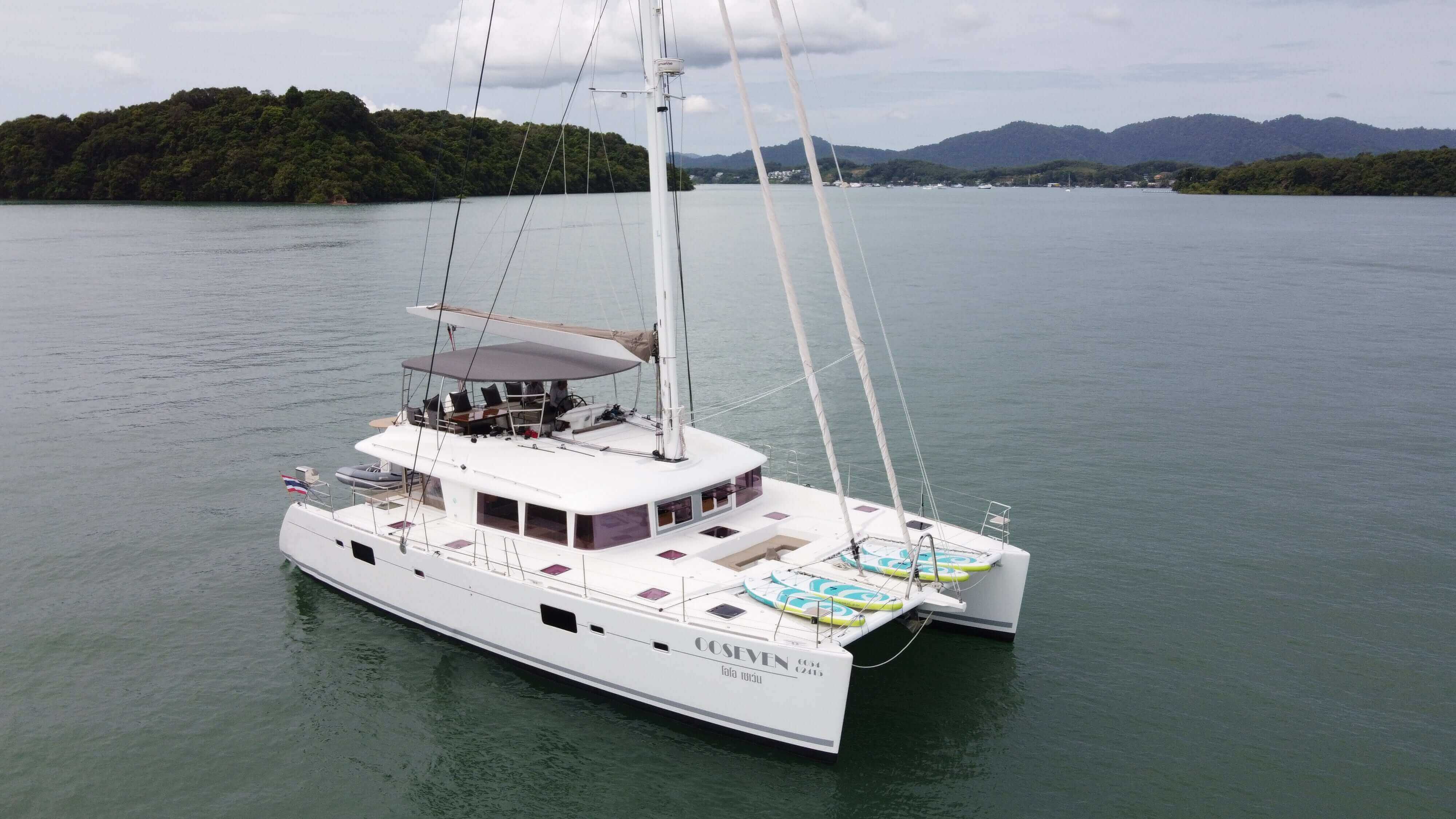 catamaran OOSEVEN