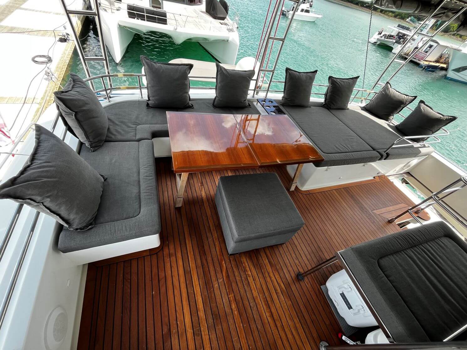flybridge OOSEVEN